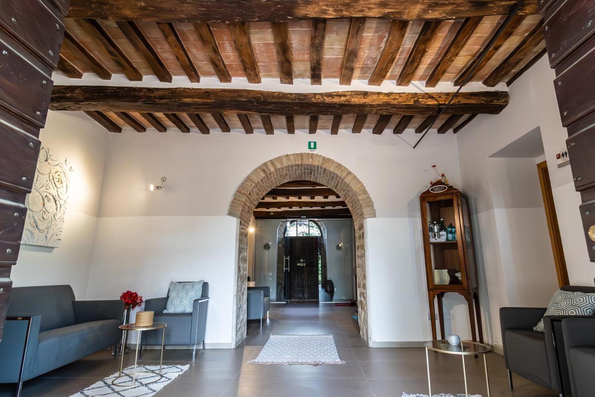 Tenuta Borgo San Michele 구비오 외부 사진